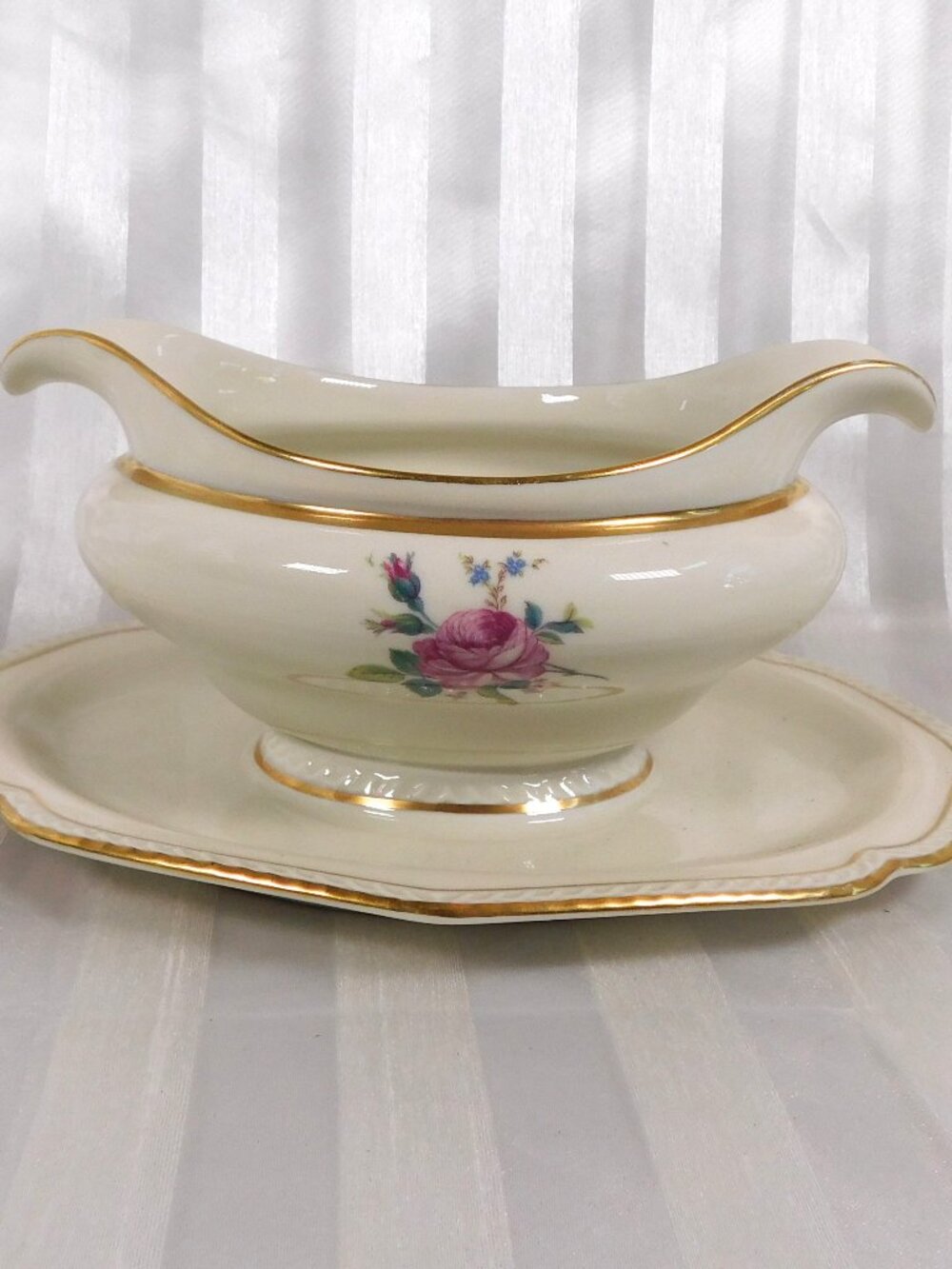 Royal Tettau Gravy Boat with Attached Underplate in Martha Washington # 26112